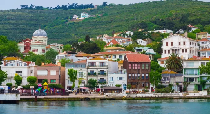 Burgazada En İyi Oteller ve Konaklama Yerleri: Huzur ve Konforun Adresi