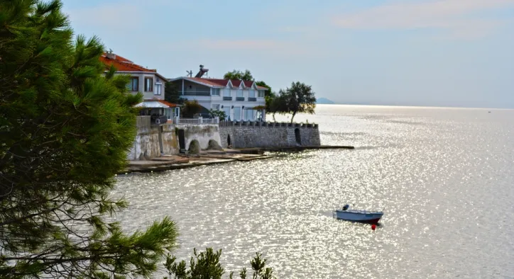 Avşa Adası Kiliseleri ve Tarihi Yapılar Rehberi