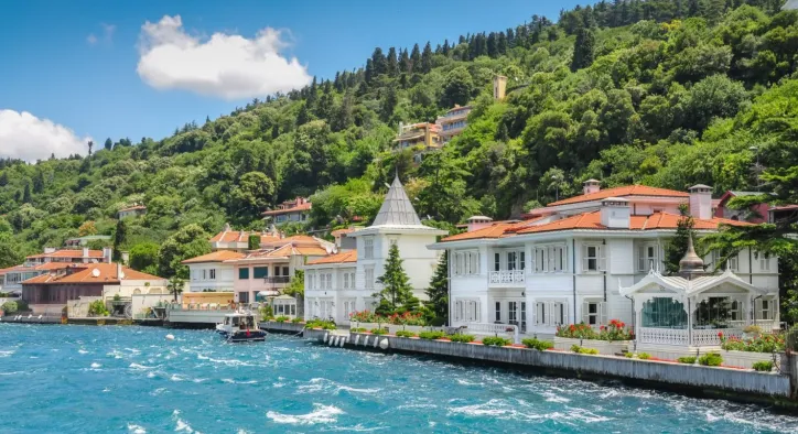 Büyükada mı Burgazada mı? İki Efsane Adanın Karşılaştırması