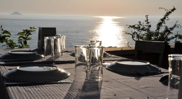 Burgazada Romantik Restoranlar: Unutulmaz Bir Akşam Yemeği İçin En İyi Mekanlar