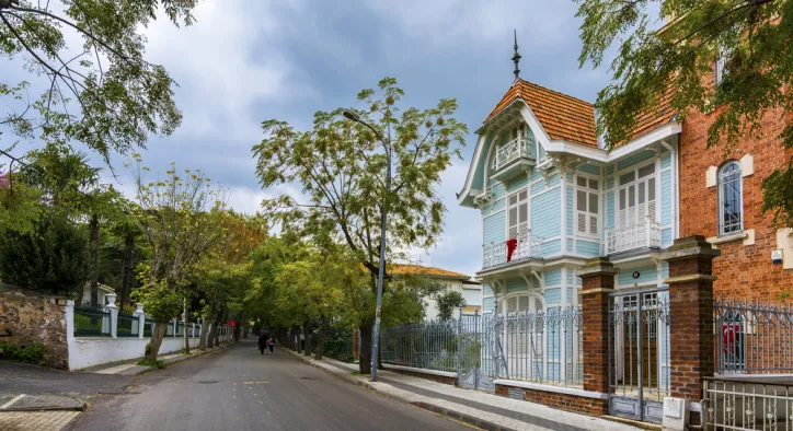 Büyükada Gezilecek Yerler: Adanın Gizemli Sokaklarından Tarihi Köşklerine Kapsamlı Rehber